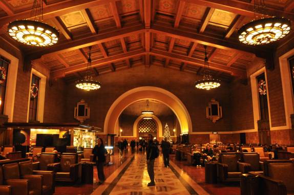 O pomposo interior da Union Station, no centro de Los Angeles, na Califórnia - Estados Unidos